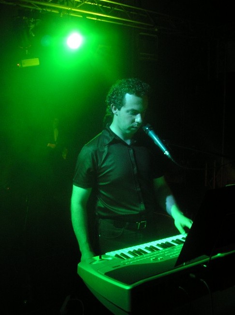 Keyboard & Zang: Kris Vanlommel - Fiona's Dansbouillie Oostrozebeke 29 juli 2005